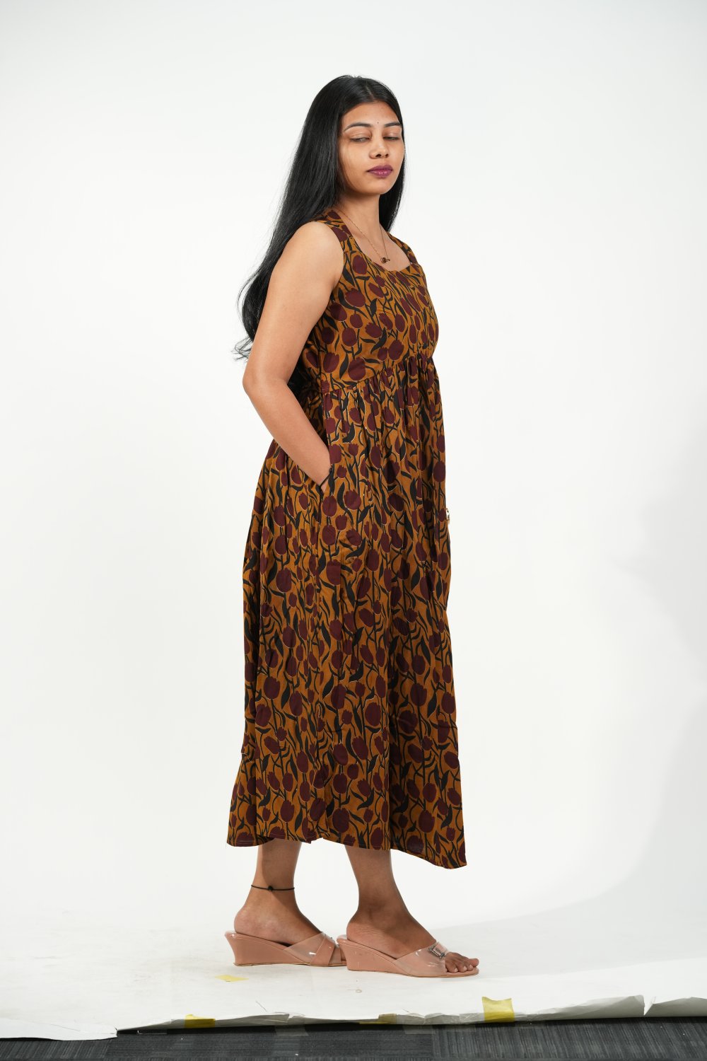 Caphands Alia-Cut Dress (Brown - Maroon Floral)